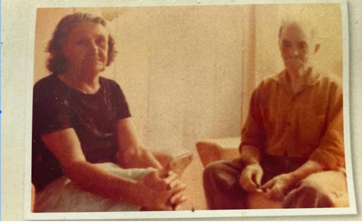 Seu Barrinha e vó Doca seu_barrinha_1.png