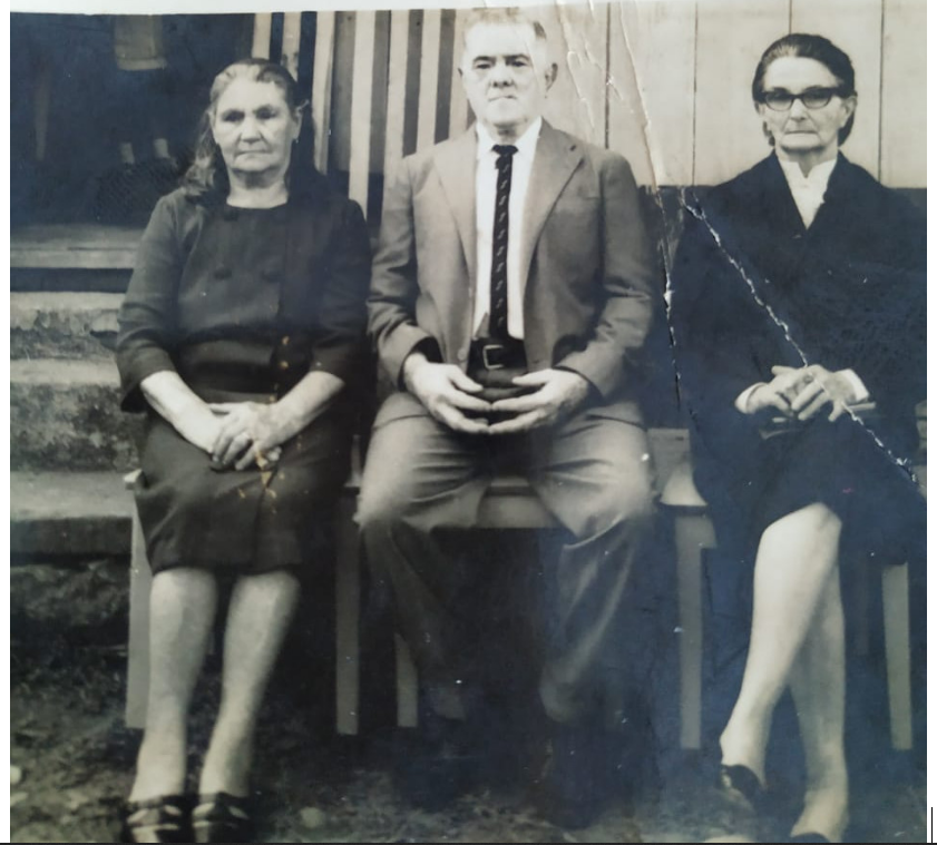 Vó Doca, seu Barrinha e Tia Candoca (irmã de Dercílio) seu_barrinha_2.png